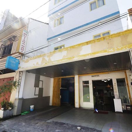Mutiara Sari Hotel Makassar Exteriör bild